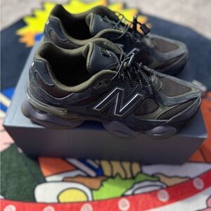New Balance 9060 | Men’s 8 | Grey & Green Sneakers